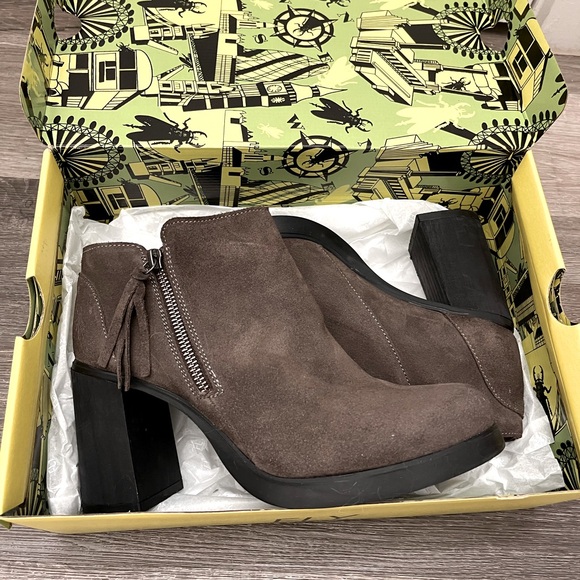 London Fly Ankle Boots - Picture 1 of 8